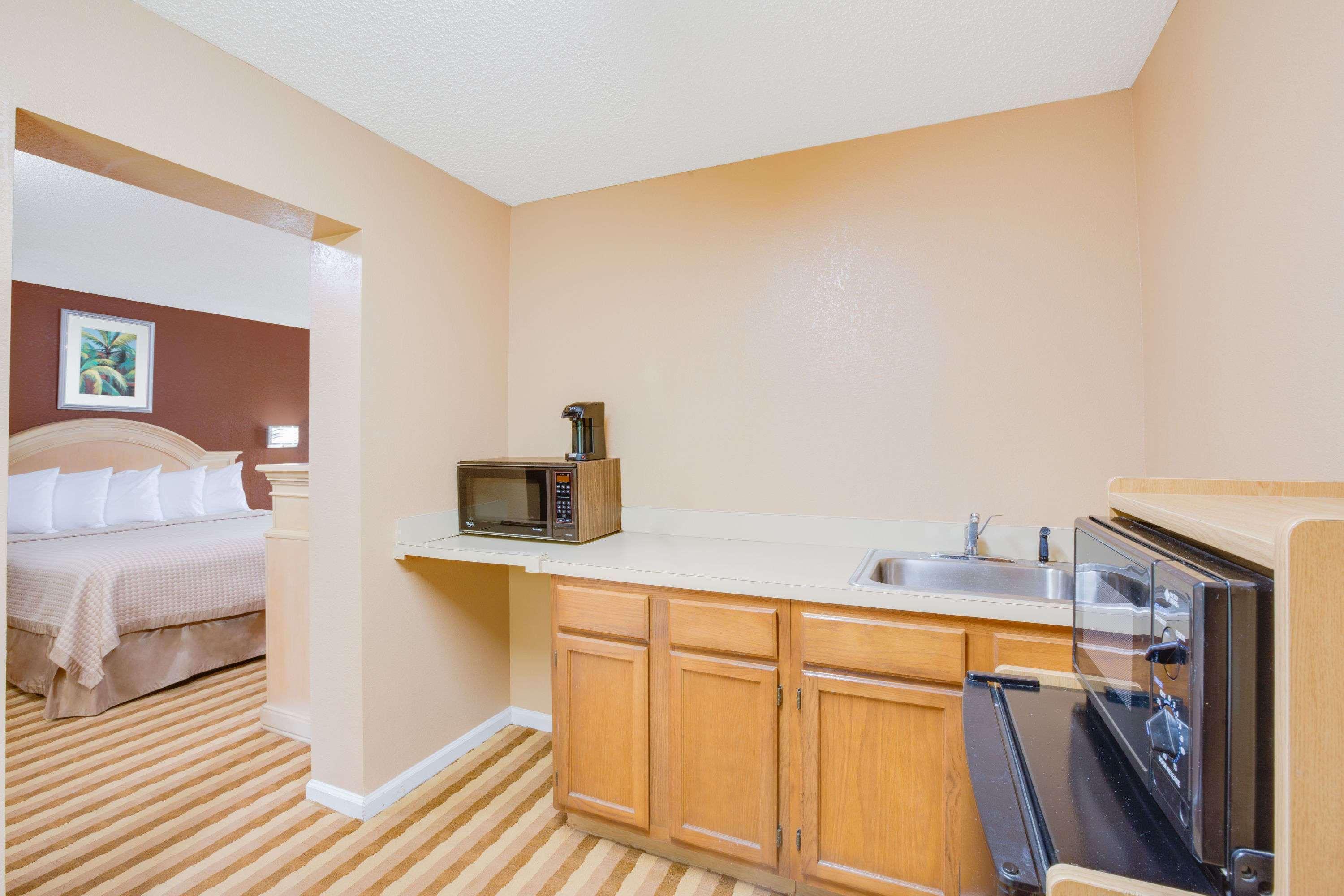 Columbus Inn And Suites Extérieur photo