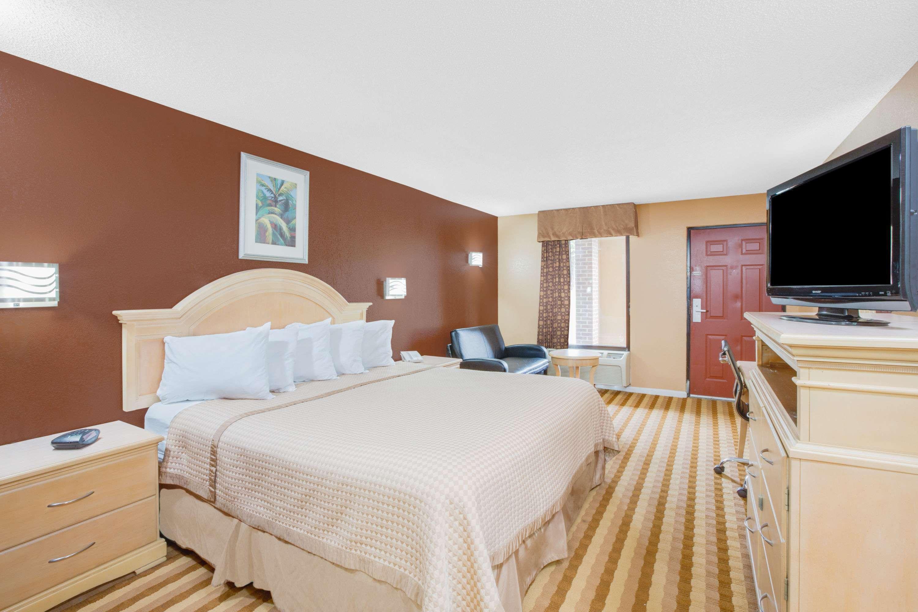 Columbus Inn And Suites Extérieur photo