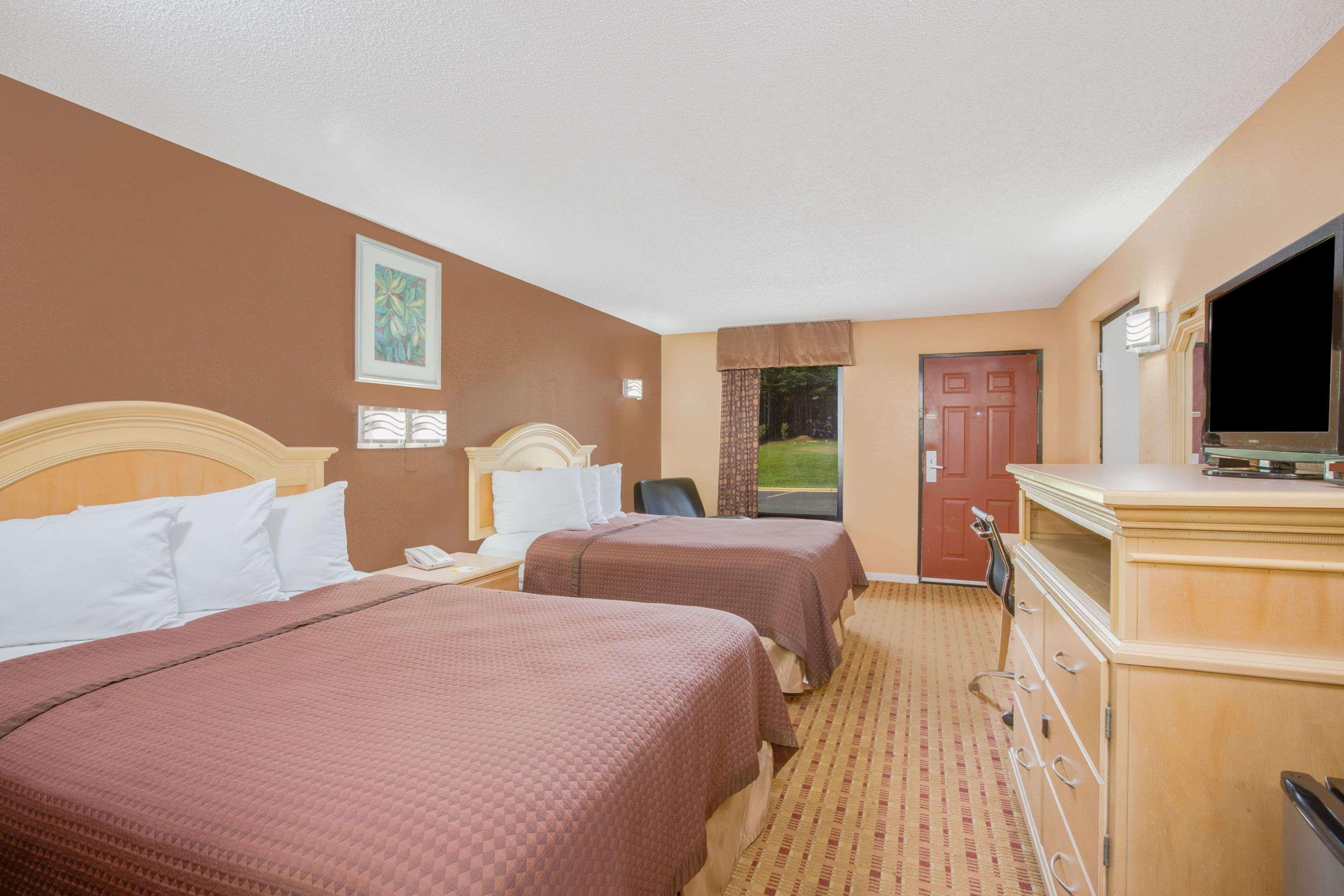 Columbus Inn And Suites Extérieur photo