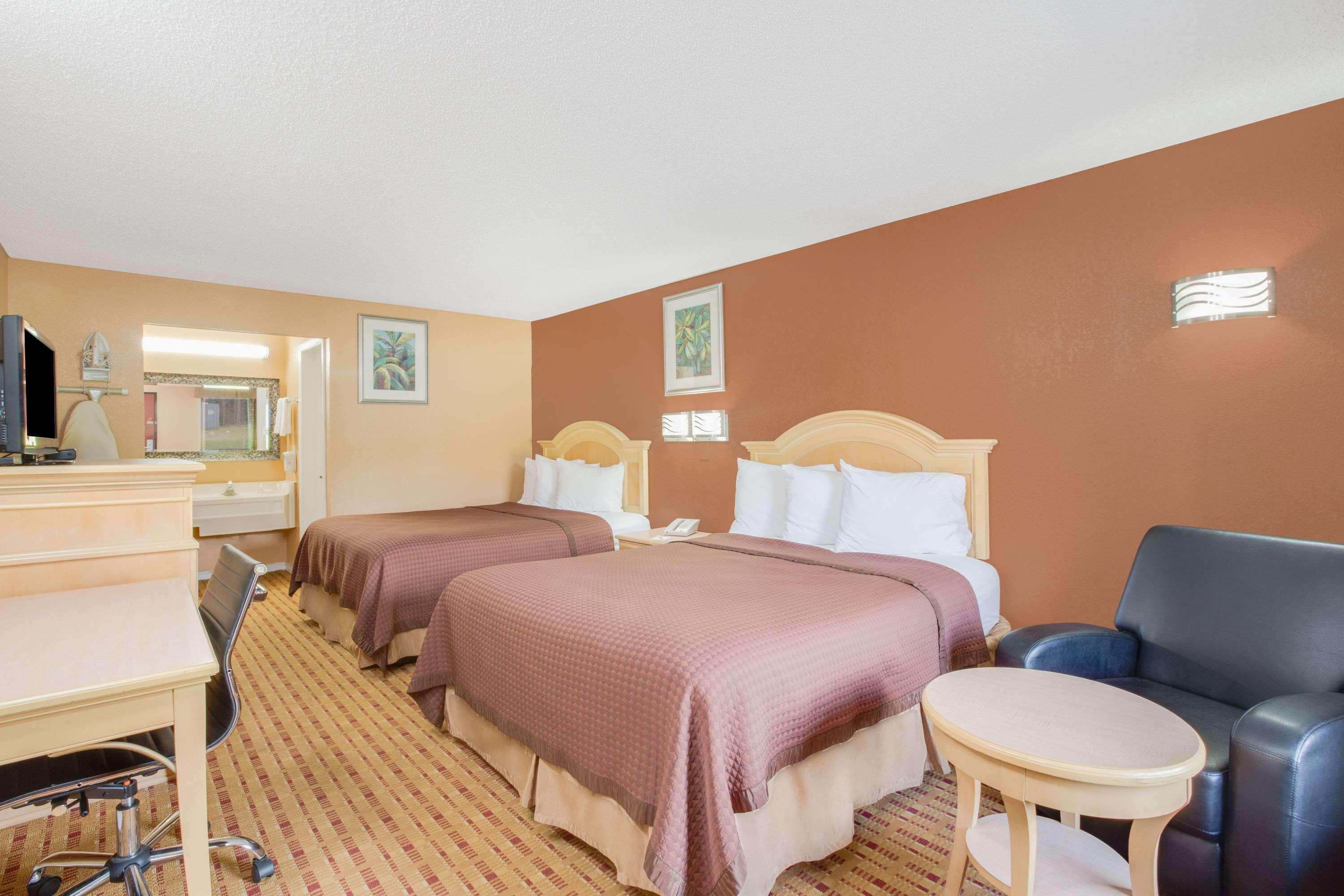 Columbus Inn And Suites Extérieur photo