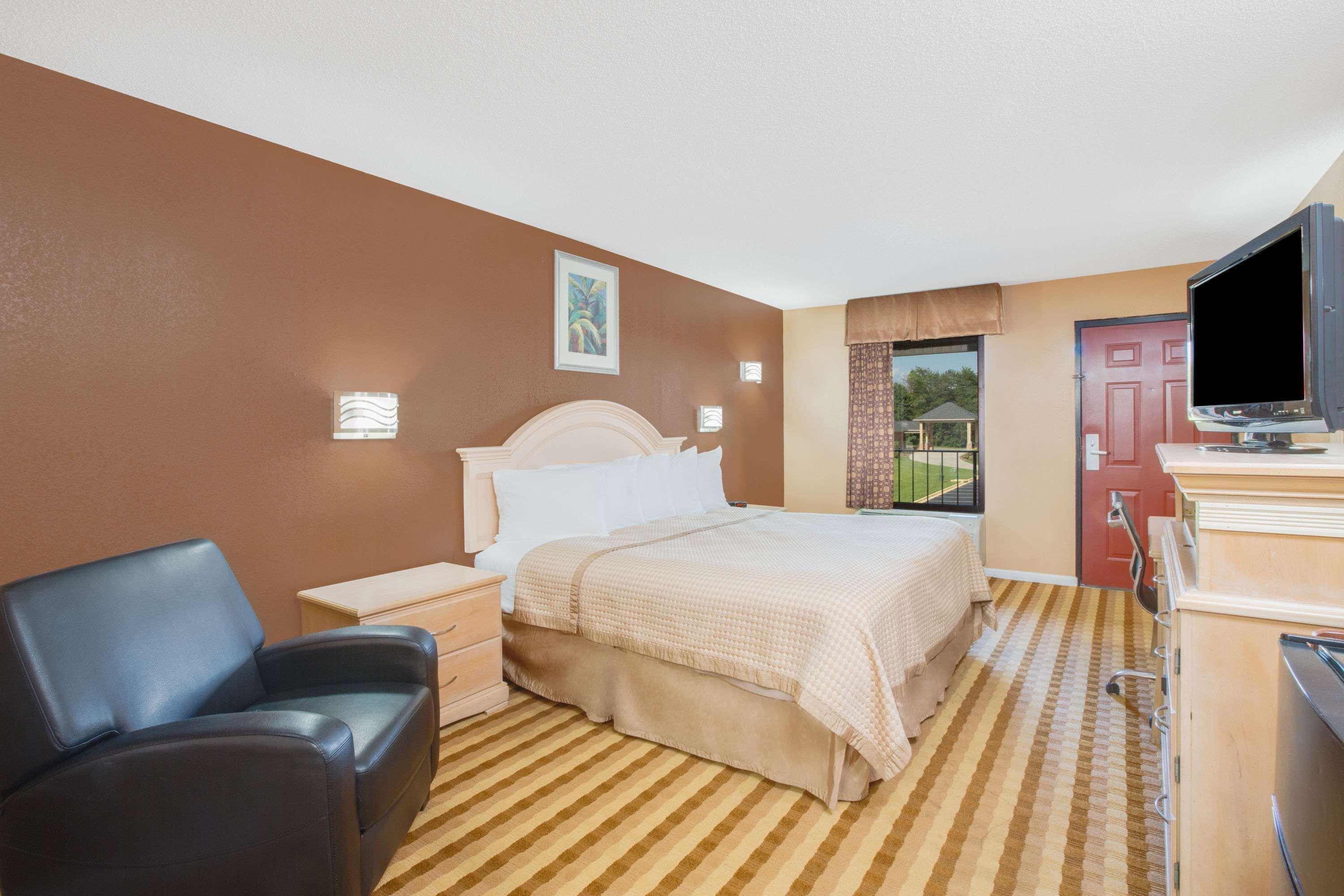 Columbus Inn And Suites Extérieur photo