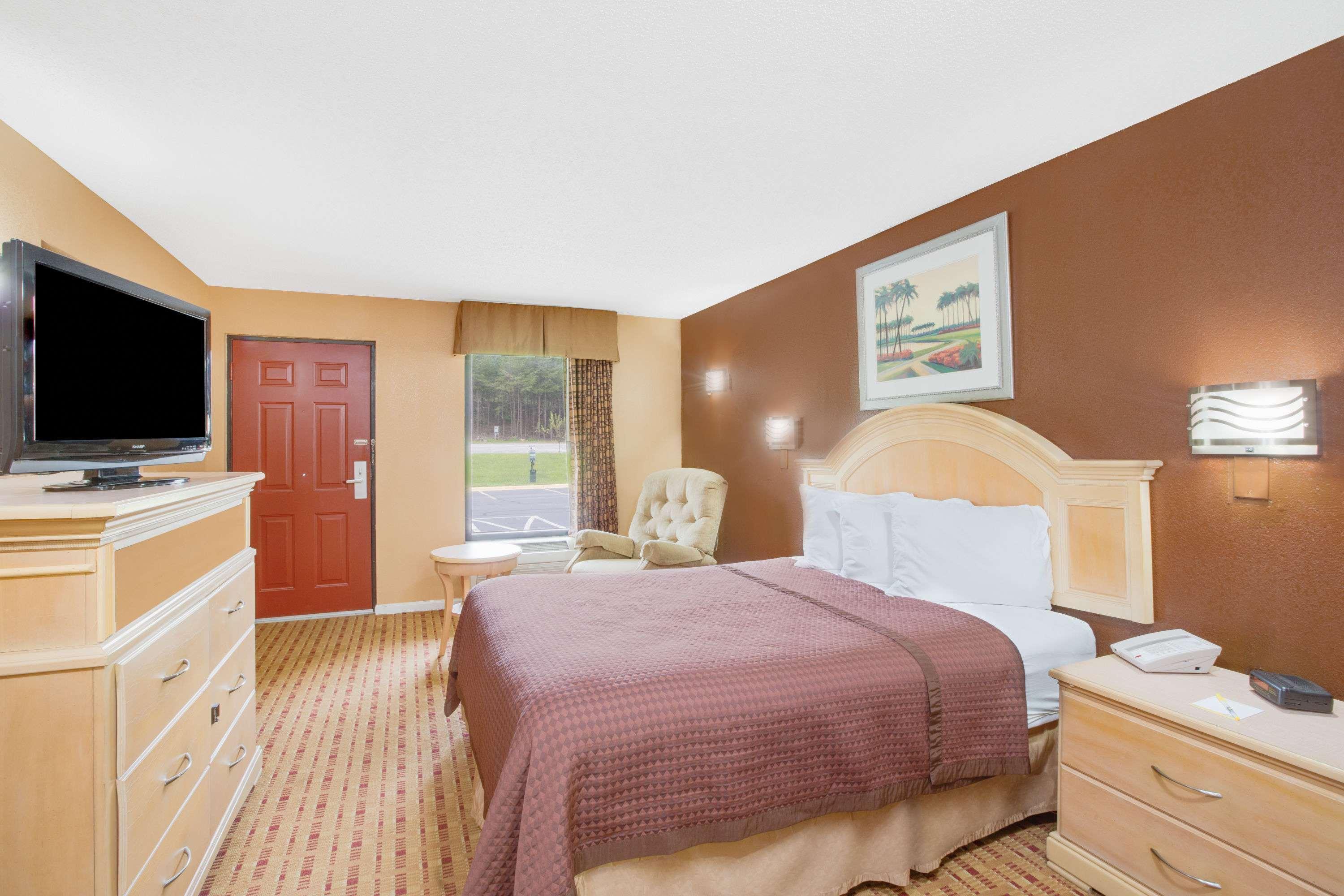 Columbus Inn And Suites Extérieur photo