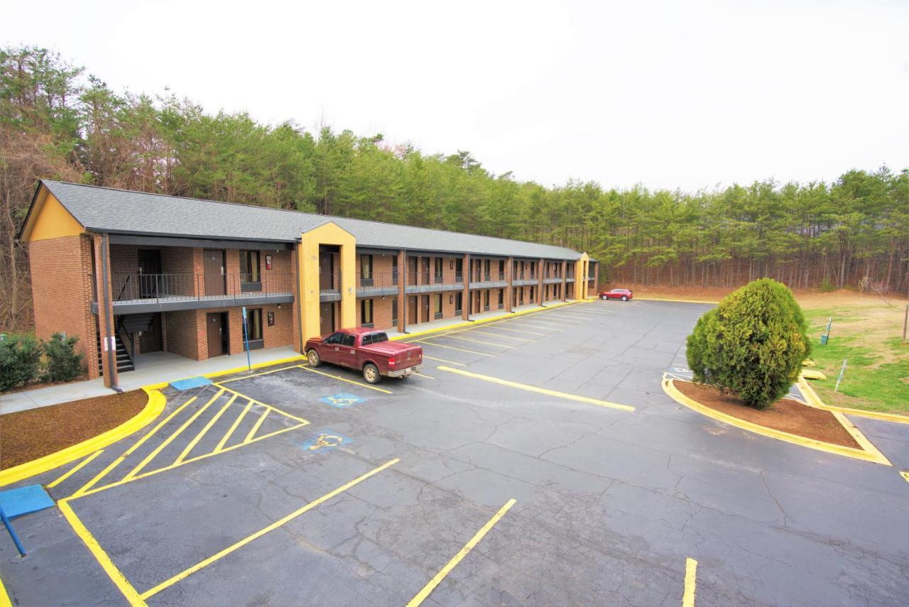 Columbus Inn And Suites Extérieur photo