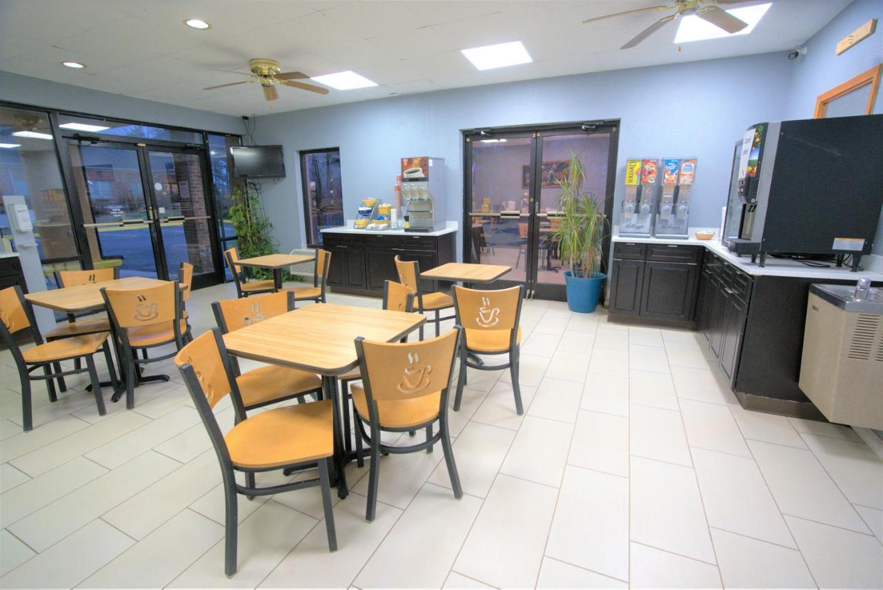 Columbus Inn And Suites Extérieur photo