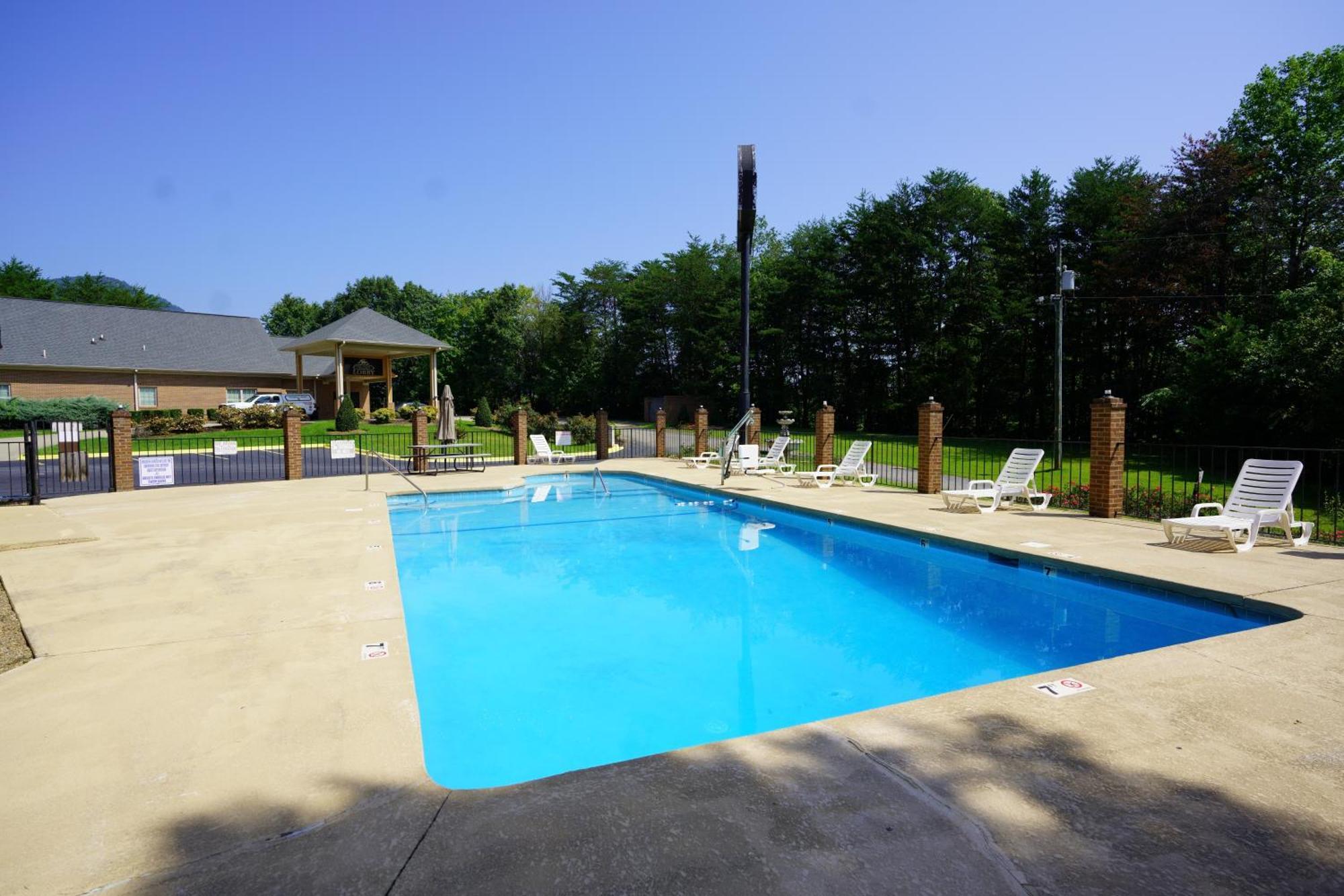 Columbus Inn And Suites Extérieur photo