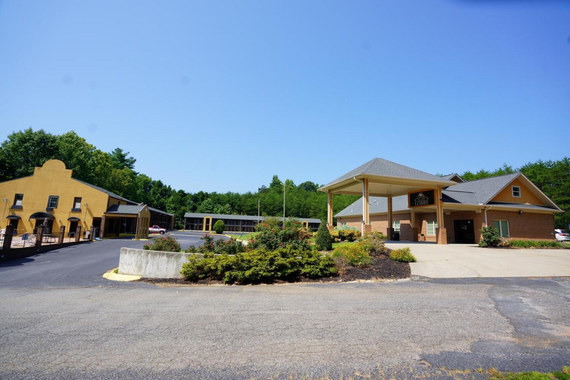 Columbus Inn And Suites Extérieur photo