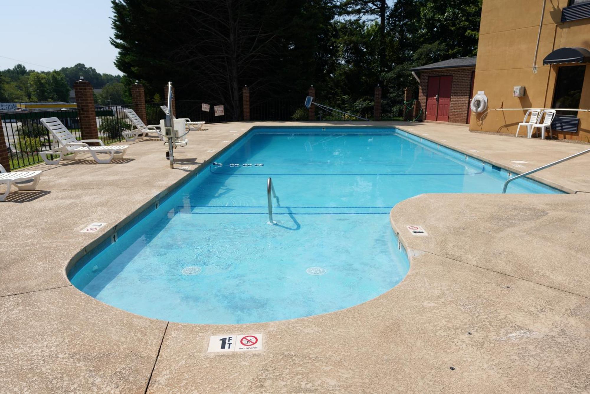 Columbus Inn And Suites Extérieur photo