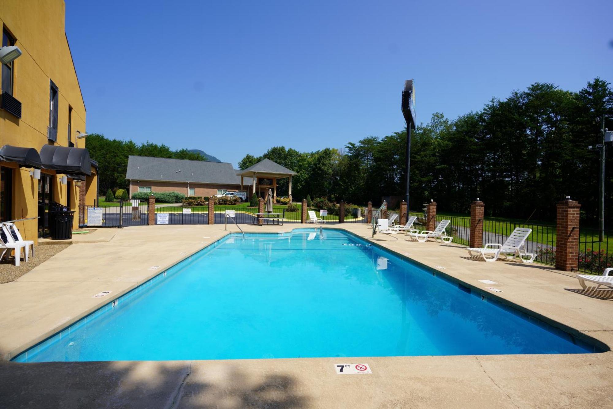 Columbus Inn And Suites Extérieur photo