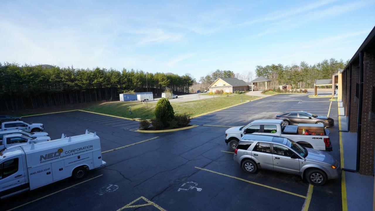 Columbus Inn And Suites Extérieur photo