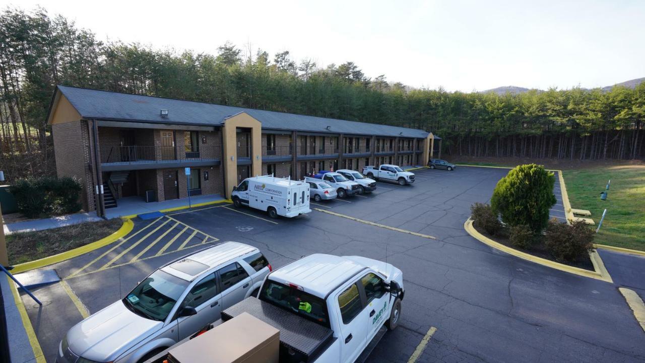 Columbus Inn And Suites Extérieur photo